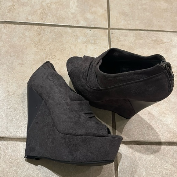 Platform heels - Picture 1 of 2